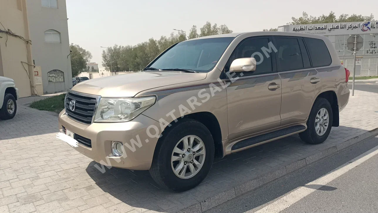 Toyota  Land Cruiser  GX  2014  Automatic  255,000 Km  6 Cylinder  Four Wheel Drive (4WD)  SUV  Gold