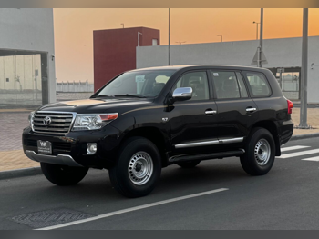 Toyota  Land Cruiser  VXR  2015  Automatic  413,000 Km  8 Cylinder  Four Wheel Drive (4WD)  SUV  Black