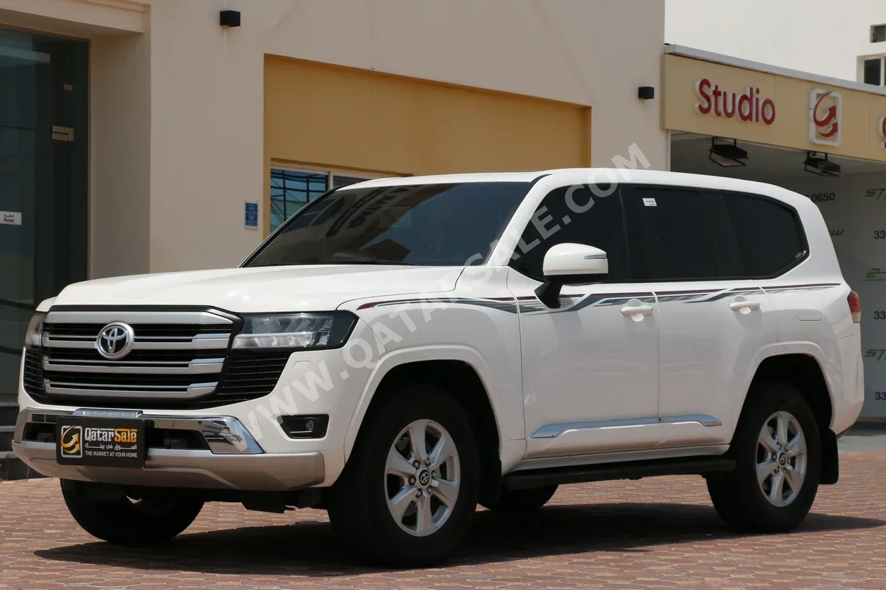 Toyota  Land Cruiser  GXR  2024  Automatic  68,000 Km  6 Cylinder  Four Wheel Drive (4WD)  SUV  White  With Warranty