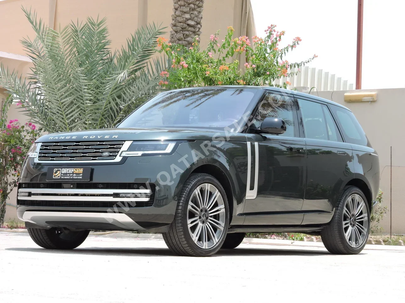 Land Rover  Range Rover  Vogue  Autobiography  2023  Automatic  43,500 Km  8 Cylinder  Four Wheel Drive (4WD)  SUV  Green  With Warranty