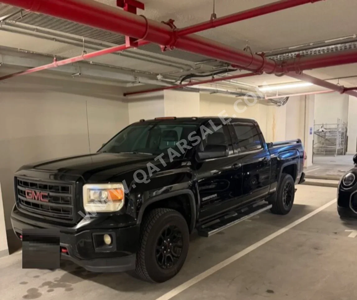 GMC  Sierra  SLE  2014  Automatic  202,000 Km  8 Cylinder  Four Wheel Drive (4WD)  Pick Up  Black