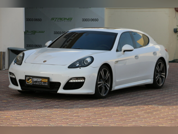 بورش بانميرا 4S 2012 اوتوماتيك 170,000 كم 6 سلندر دفع خلفي سيدان أبيض لؤلؤي