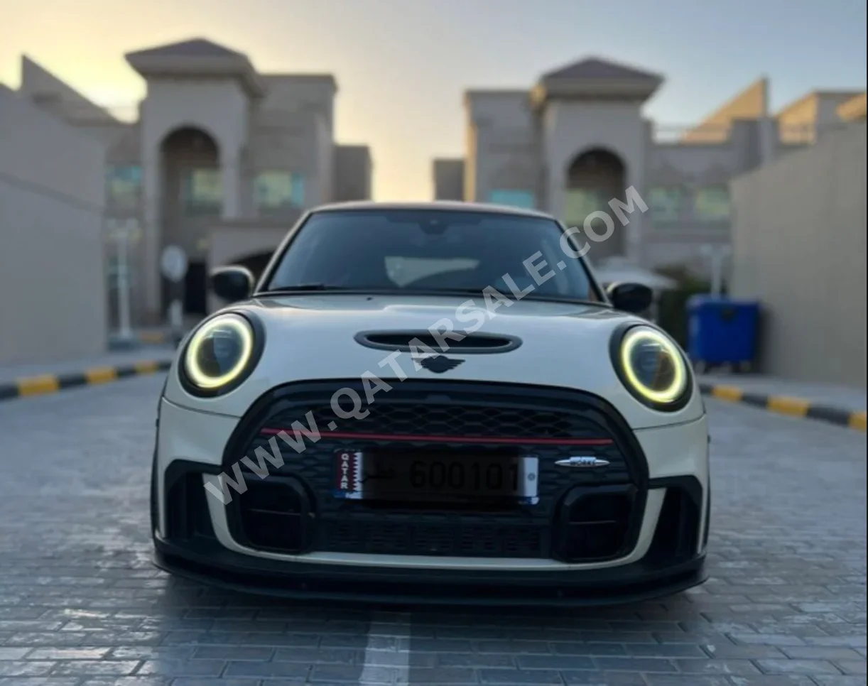 Mini Cooper JCW 2022 Automatic 71,000 Km 4 Cylinder Front Wheel Drive (FWD) Hatchback White