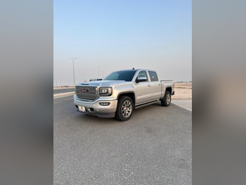 GMC  Sierra  Denali  2018  Automatic  95,000 Km  8 Cylinder  Four Wheel Drive (4WD)  Pick Up  Silver