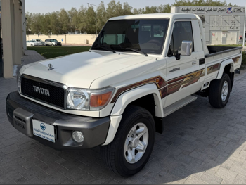 Toyota  Land Cruiser  LX  2013  Manual  149,000 Km  6 Cylinder  Four Wheel Drive (4WD)  Pick Up  White
