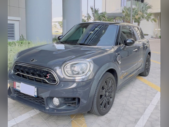 Mini  Cooper  CountryMan  S  2018  Automatic  121,000 Km  4 Cylinder  All Wheel Drive (AWD)  Hatchback  Gray