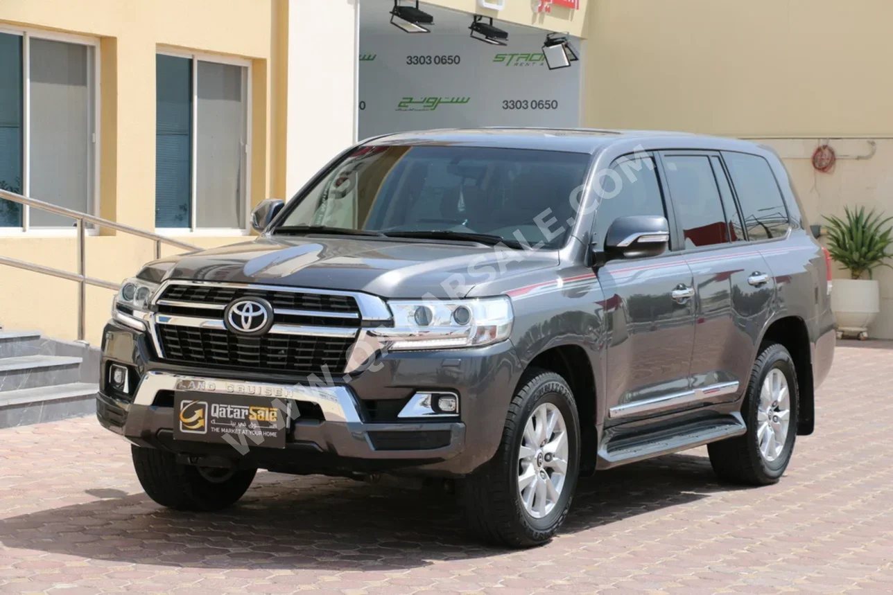 Toyota  Land Cruiser  GXR  2021  Automatic  136,000 Km  8 Cylinder  Four Wheel Drive (4WD)  SUV  Gray