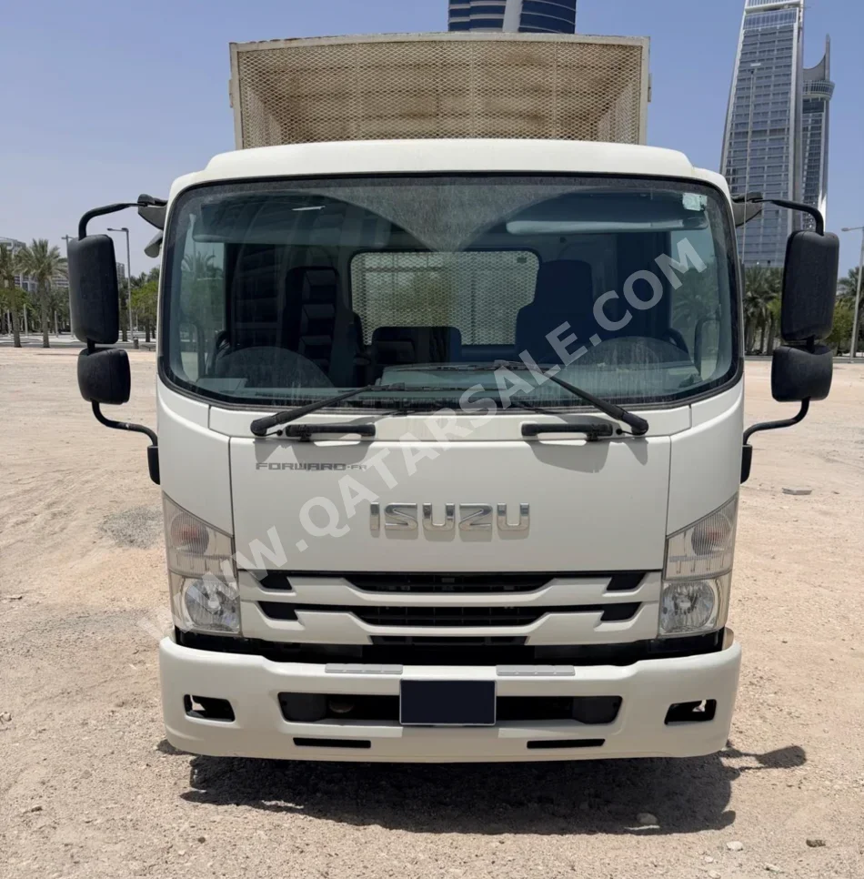 Isuzu  NPR  2022  Manual  80,000 Km  4 Cylinder  Rear Wheel Drive (RWD)  Van / Bus  White