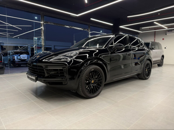Porsche  Cayenne  S  2019  Automatic  97,000 Km  8 Cylinder  Four Wheel Drive (4WD)  SUV  Black