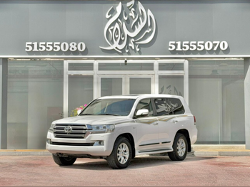 Toyota  Land Cruiser  VXR  2016  Automatic  65,000 Km  8 Cylinder  Four Wheel Drive (4WD)  SUV  White