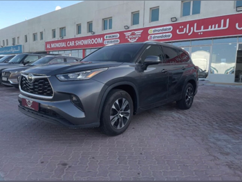 تويوتا  هاي لاندر  2020  اوتوماتيك  49,000 كم  4 سلندر  دفع خلفي  اس يو في  رمادي