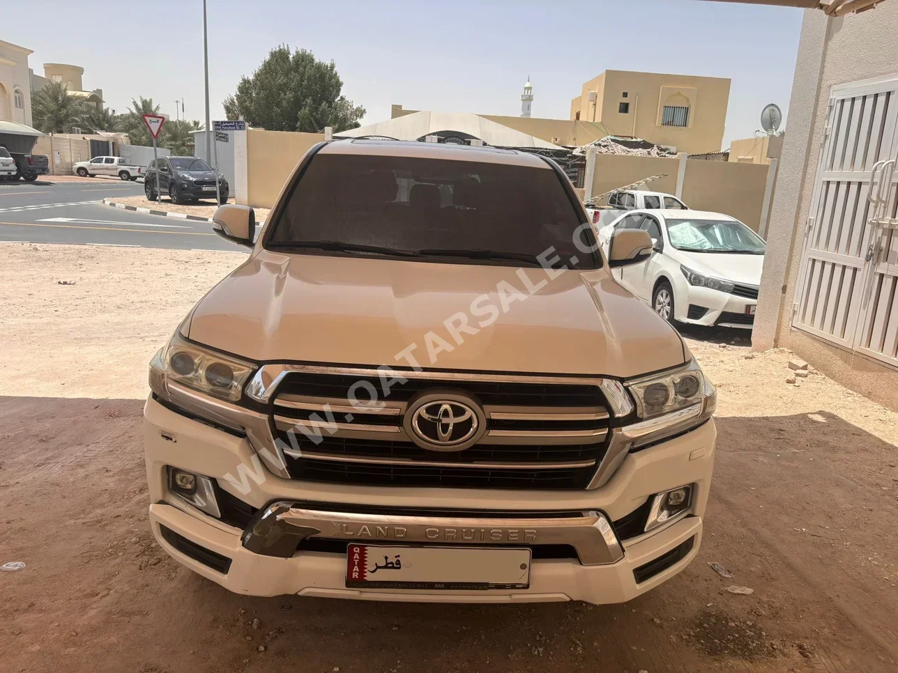 تويوتا  لاند كروزر  جي اكس ار  2019  اوتوماتيك  319,000 كم  8 سلندر  دفع رباعي  اس يو في  أبيض