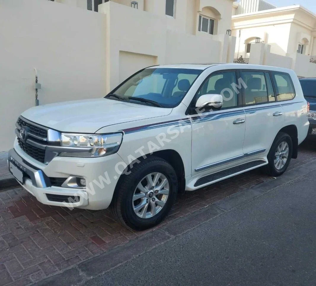 Toyota  Land Cruiser  GXR  2021  Automatic  145,000 Km  8 Cylinder  Four Wheel Drive (4WD)  SUV  White