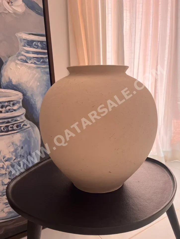 Vases & Bowls Table Vase  White  Zara Home  Qatar  1  Ceramic