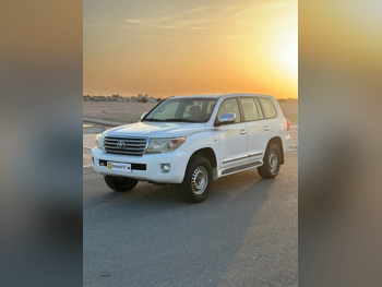 Toyota  Land Cruiser  VXR  2014  Automatic  387,000 Km  8 Cylinder  Four Wheel Drive (4WD)  SUV  White