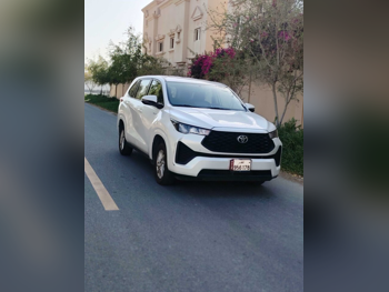 تويوتا  إنوفا  2024  اوتوماتيك  264,000 كم  4 سلندر  سحب امامي  فان \ باص  أبيض