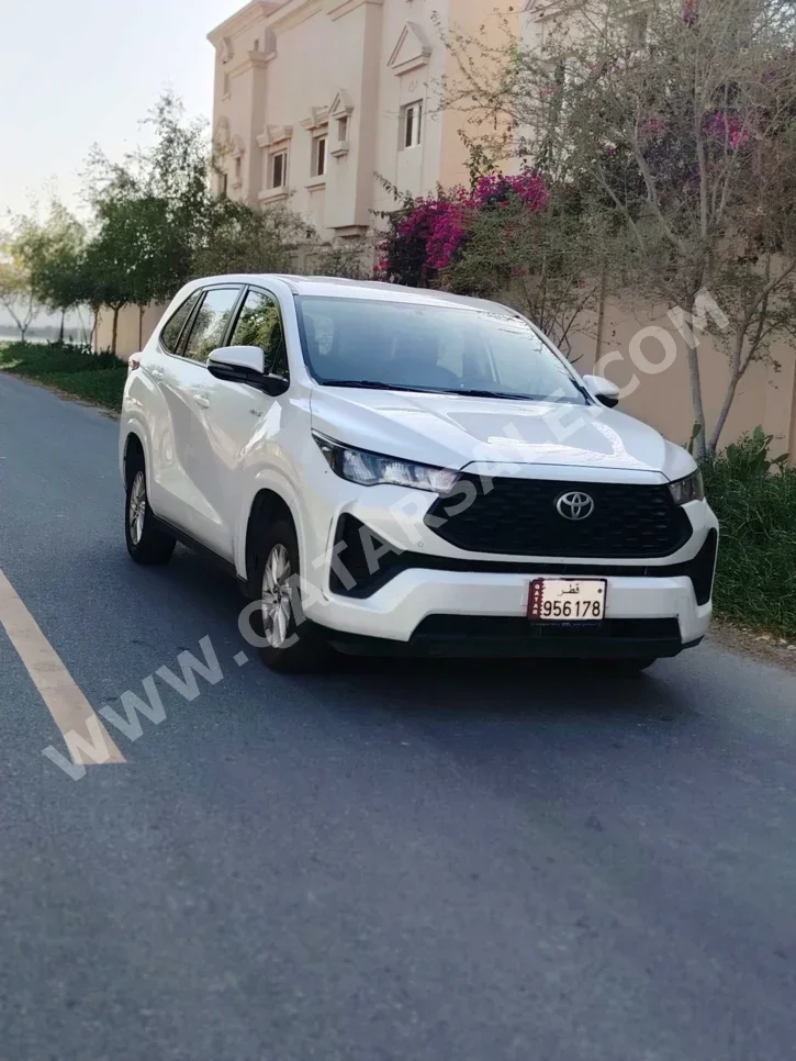 Toyota Innova 2024 Automatic 264,000 Km 4 Cylinder Front Wheel Drive (FWD) Van / Bus White