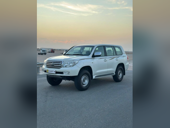 Toyota  Land Cruiser  GXR  2010  Automatic  460,000 Km  6 Cylinder  Four Wheel Drive (4WD)  SUV  White