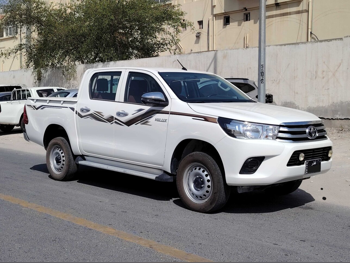 Toyota  Hilux  SR5  2024  Automatic  105,000 Km  4 Cylinder  Four Wheel Drive (4WD)  Pick Up  White