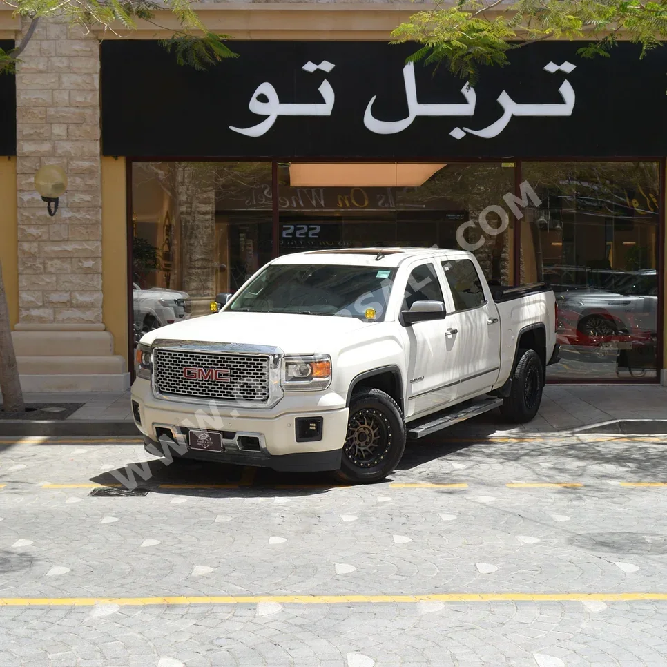 GMC Sierra Denali 2015 Automatic 198,900 Km 8 Cylinder Four Wheel Drive (4WD) Pick Up White