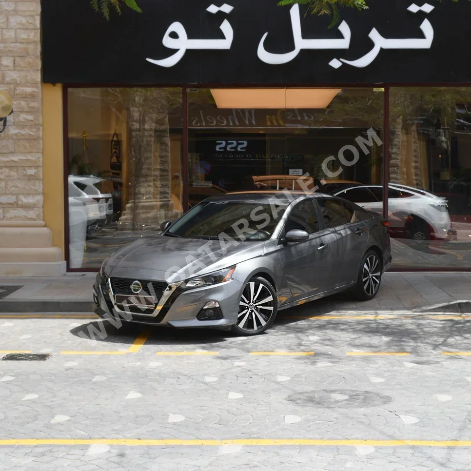 Nissan  Altima  SR  2022  Automatic  10,740 Km  4 Cylinder  Front Wheel Drive (FWD)  Sedan  Silver