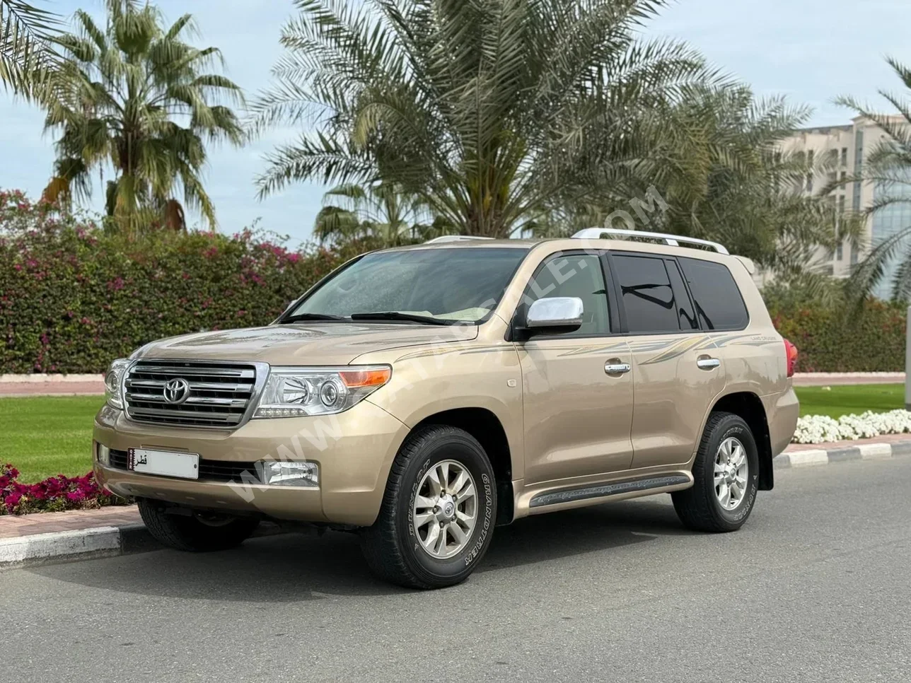 Toyota  Land Cruiser  GXR  2011  Automatic  318,000 Km  8 Cylinder  Four Wheel Drive (4WD)  SUV  Gold