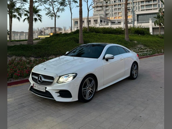 Mercedes-Benz E-Class 200 AMG 2017 Automatic 29,000 Km 4 Cylinder Rear Wheel Drive (RWD) Sedan White