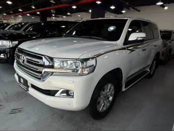 Toyota  Land Cruiser  GXR  2018  Automatic  177,000 Km  8 Cylinder  Four Wheel Drive (4WD)  SUV  White