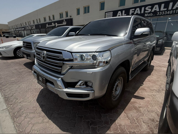 Toyota  Land Cruiser  GXR  2018  Automatic  208,000 Km  8 Cylinder  Four Wheel Drive (4WD)  SUV  Silver