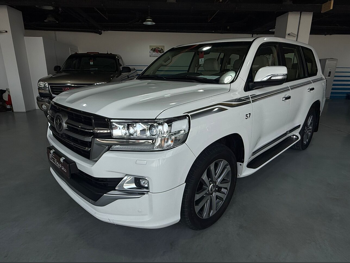 Toyota  Land Cruiser  VXR  2019  Automatic  147,000 Km  8 Cylinder  Four Wheel Drive (4WD)  SUV  White