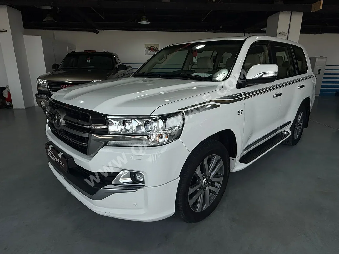 Toyota  Land Cruiser  VXR  2019  Automatic  147,000 Km  8 Cylinder  Four Wheel Drive (4WD)  SUV  White