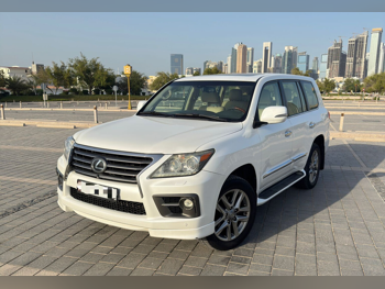 Lexus  LX  570 S  2015  Automatic  300,000 Km  8 Cylinder  Four Wheel Drive (4WD)  SUV  White