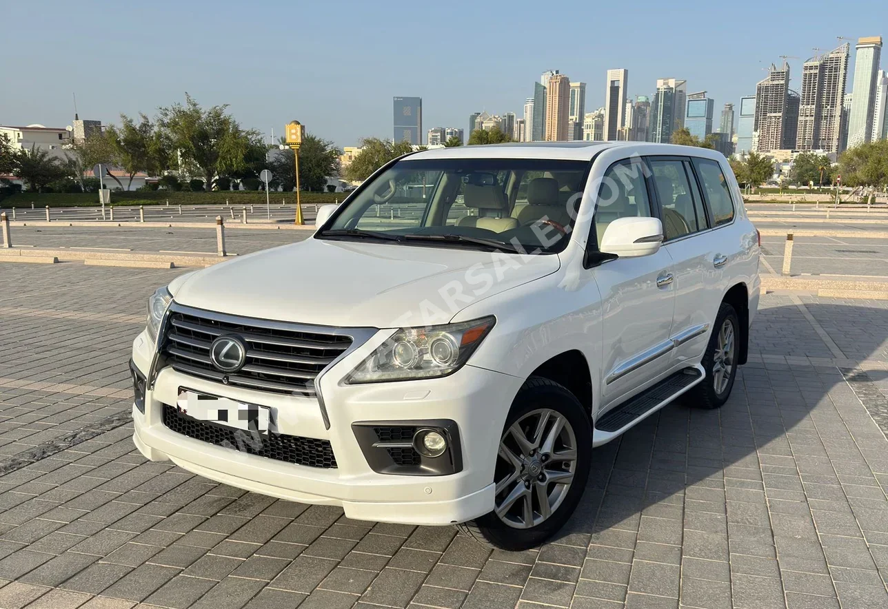 Lexus LX 570 S 2015 Automatic 300,000 Km 8 Cylinder Four Wheel Drive (4WD) SUV White