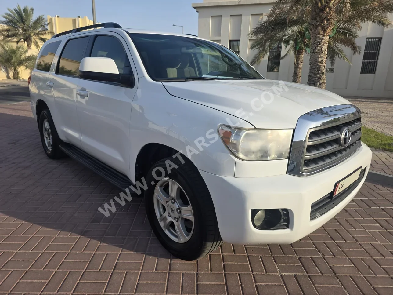 Toyota  Sequoia  2014  Automatic  375,000 Km  8 Cylinder  Four Wheel Drive (4WD)  SUV  White