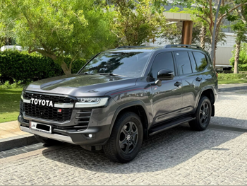 Toyota Land Cruiser GR Sport Twin Turbo 2022 Automatic 161,000 Km 6 Cylinder Four Wheel Drive (4WD) SUV Gray