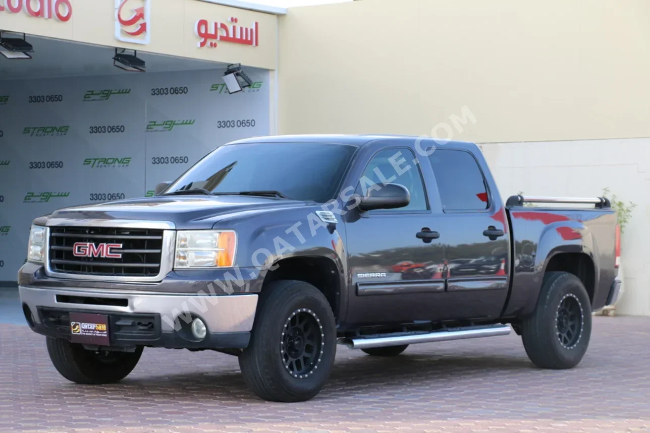 GMC  Sierra  1500  2010  Automatic  262,000 Km  8 Cylinder  Four Wheel Drive (4WD)  Pick Up  Gray
