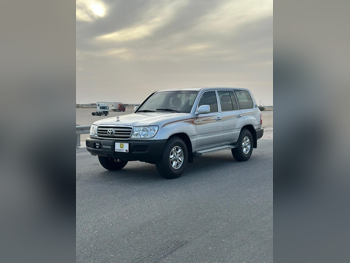 Toyota  Land Cruiser  GXR  2007  Manual  215,000 Km  6 Cylinder  Four Wheel Drive (4WD)  SUV  Silver