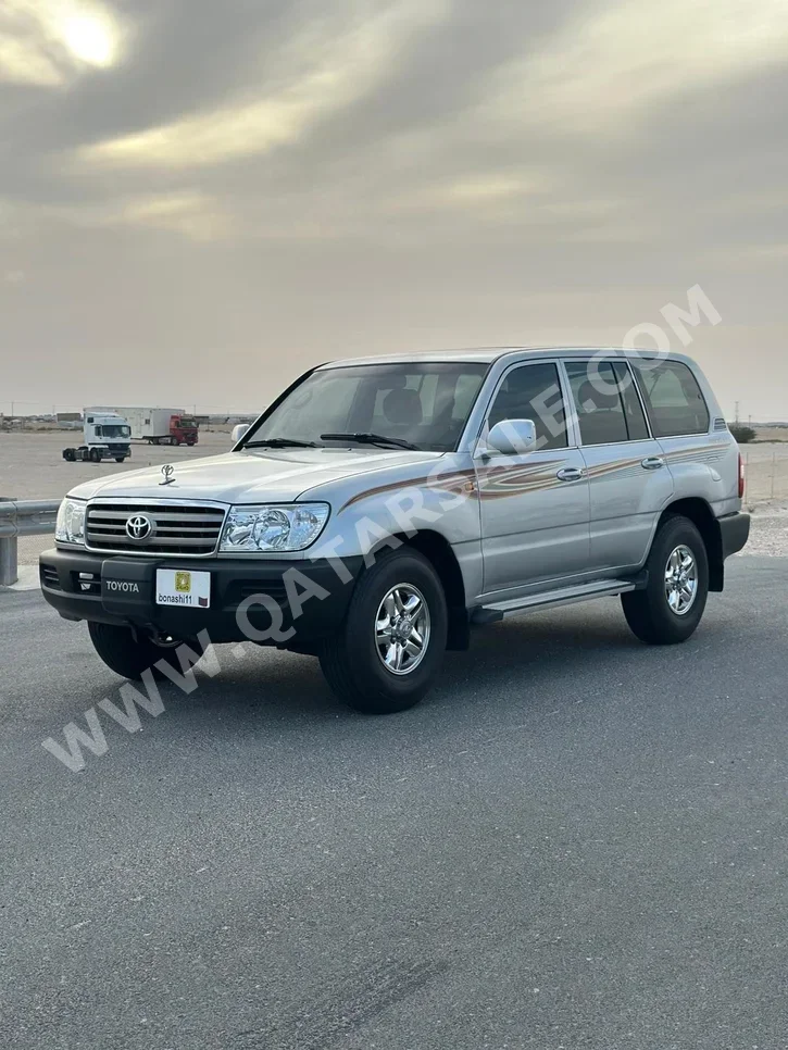 Toyota  Land Cruiser  GXR  2007  Manual  215,000 Km  6 Cylinder  Four Wheel Drive (4WD)  SUV  Silver
