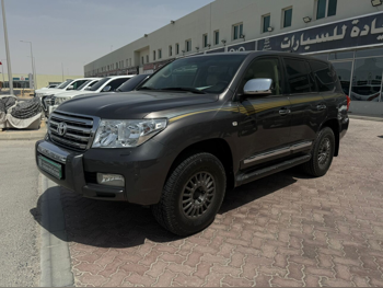 Toyota  Land Cruiser  VXR  2010  Automatic  322,000 Km  8 Cylinder  Four Wheel Drive (4WD)  SUV  Gray