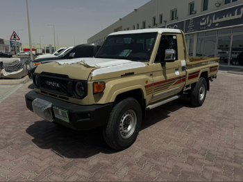 Toyota  Land Cruiser  LX  2019  Manual  162,000 Km  6 Cylinder  Four Wheel Drive (4WD)  Pick Up  Beige