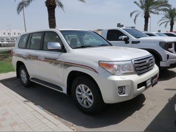 Toyota  Land Cruiser  GXR  2012  Automatic  314,000 Km  8 Cylinder  Four Wheel Drive (4WD)  SUV  White
