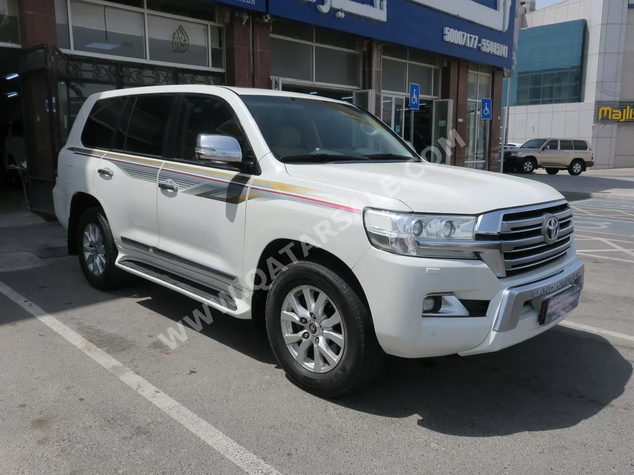 Toyota  Land Cruiser  GXR  2016  Automatic  380,000 Km  8 Cylinder  Four Wheel Drive (4WD)  SUV  White