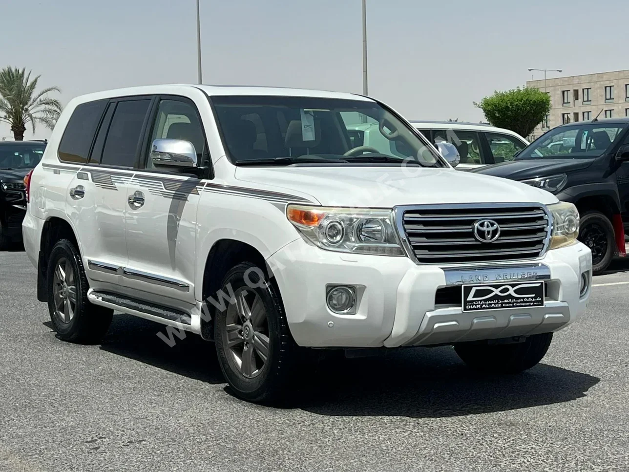 Toyota Land Cruiser GXR 2015 Automatic 221,000 Km 8 Cylinder Four Wheel Drive (4WD) SUV White