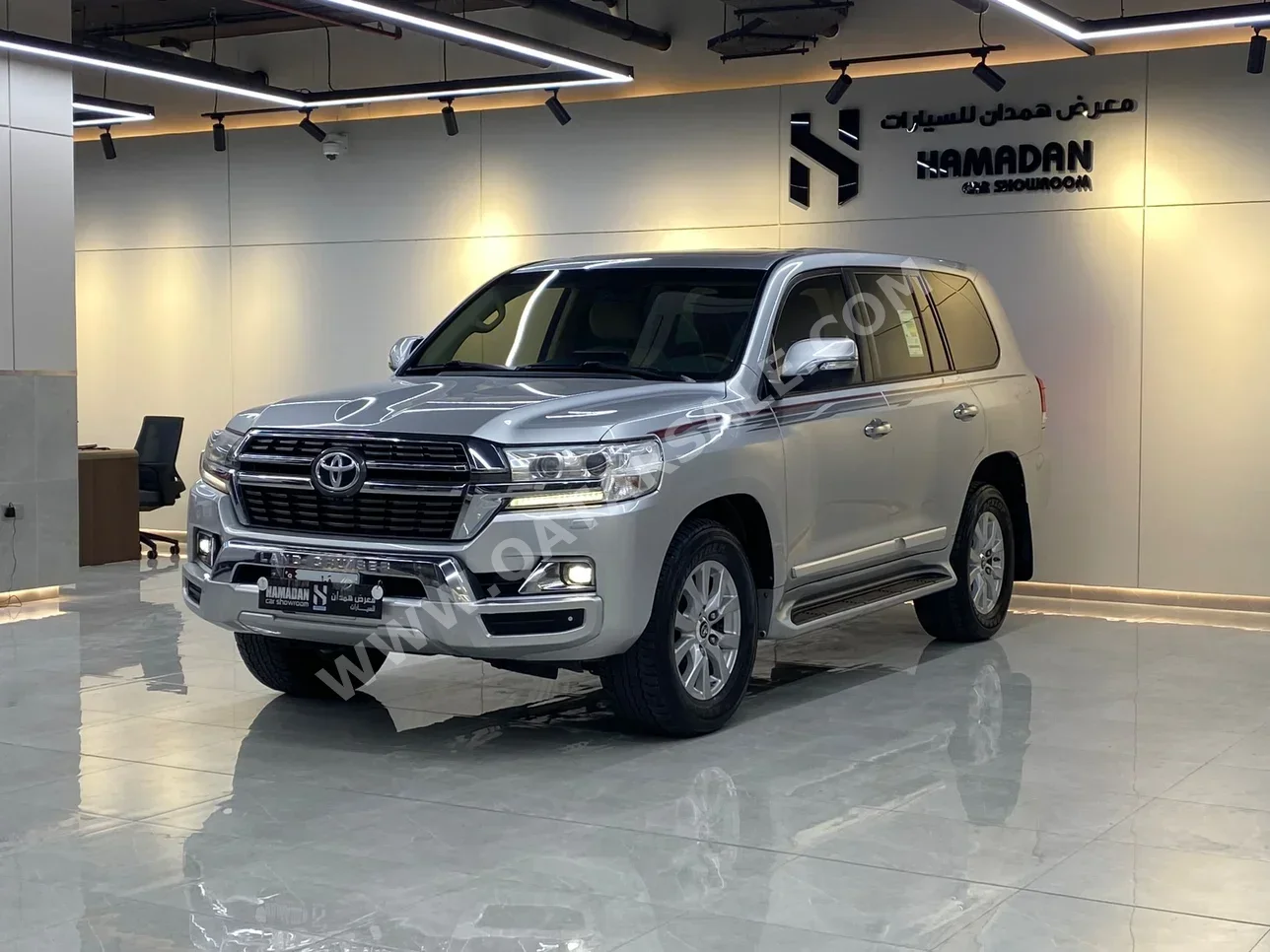 Toyota  Land Cruiser  GXR  2017  Automatic  240,000 Km  8 Cylinder  Four Wheel Drive (4WD)  SUV  Silver