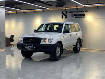 Toyota  Land Cruiser  G  2006  Manual  68,000 Km  6 Cylinder  Four Wheel Drive (4WD)  SUV  White
