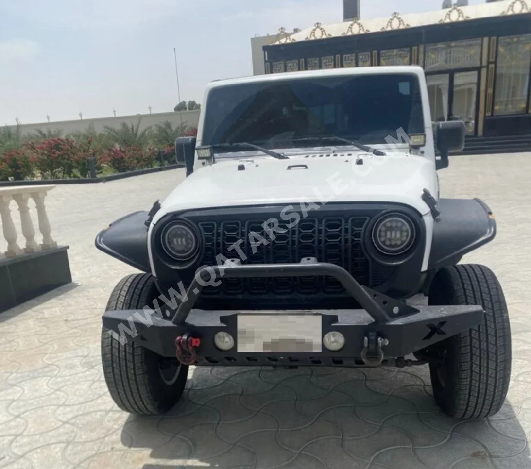 Jeep Wrangler Sport 2015 Automatic 280,000 Km 6 Cylinder Four Wheel Drive (4WD) SUV White
