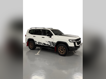 Toyota  Land Cruiser  GR Sport Twin Turbo  2024  Automatic  45,000 Km  6 Cylinder  Four Wheel Drive (4WD)  SUV  White  With Warranty