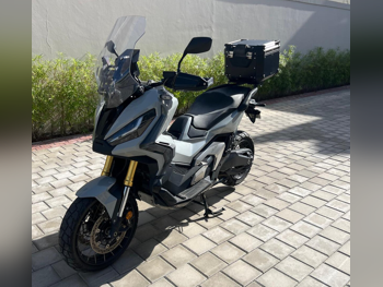 HONDA  X-ADV -  2023 - Color Gray -  Warranty