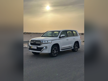 Toyota  Land Cruiser  VXR  2021  Automatic  158,000 Km  8 Cylinder  Four Wheel Drive (4WD)  SUV  White