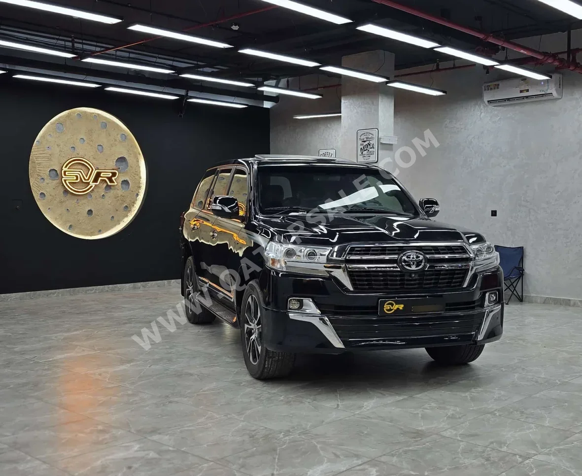 Toyota Land Cruiser VXR 2019 Automatic 183,000 Km 8 Cylinder Four Wheel Drive (4WD) SUV White